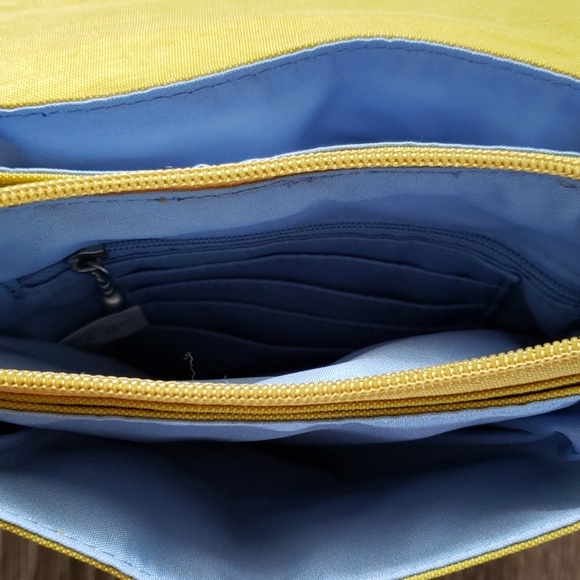 Baggallini Crossbody - Picture 2 of 2